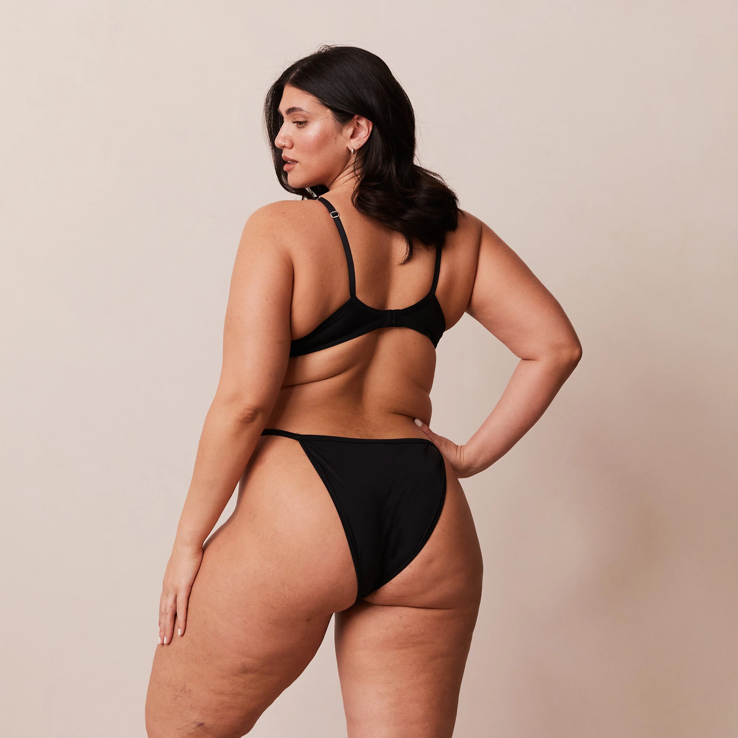 Classic Plunge T-shirt Bra - Black - Image 14