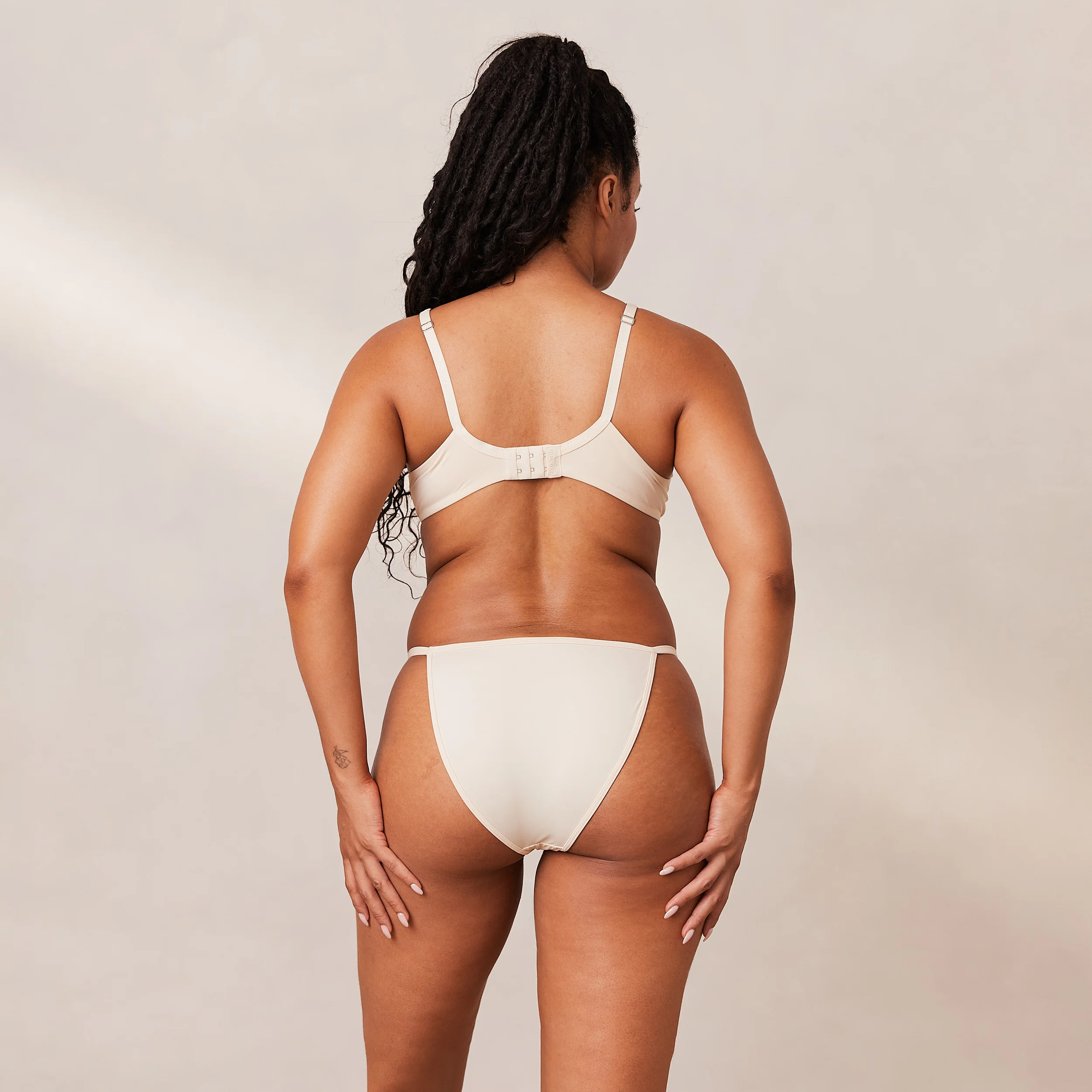 Classic Plunge T-shirt Bra - Latte - Image 20