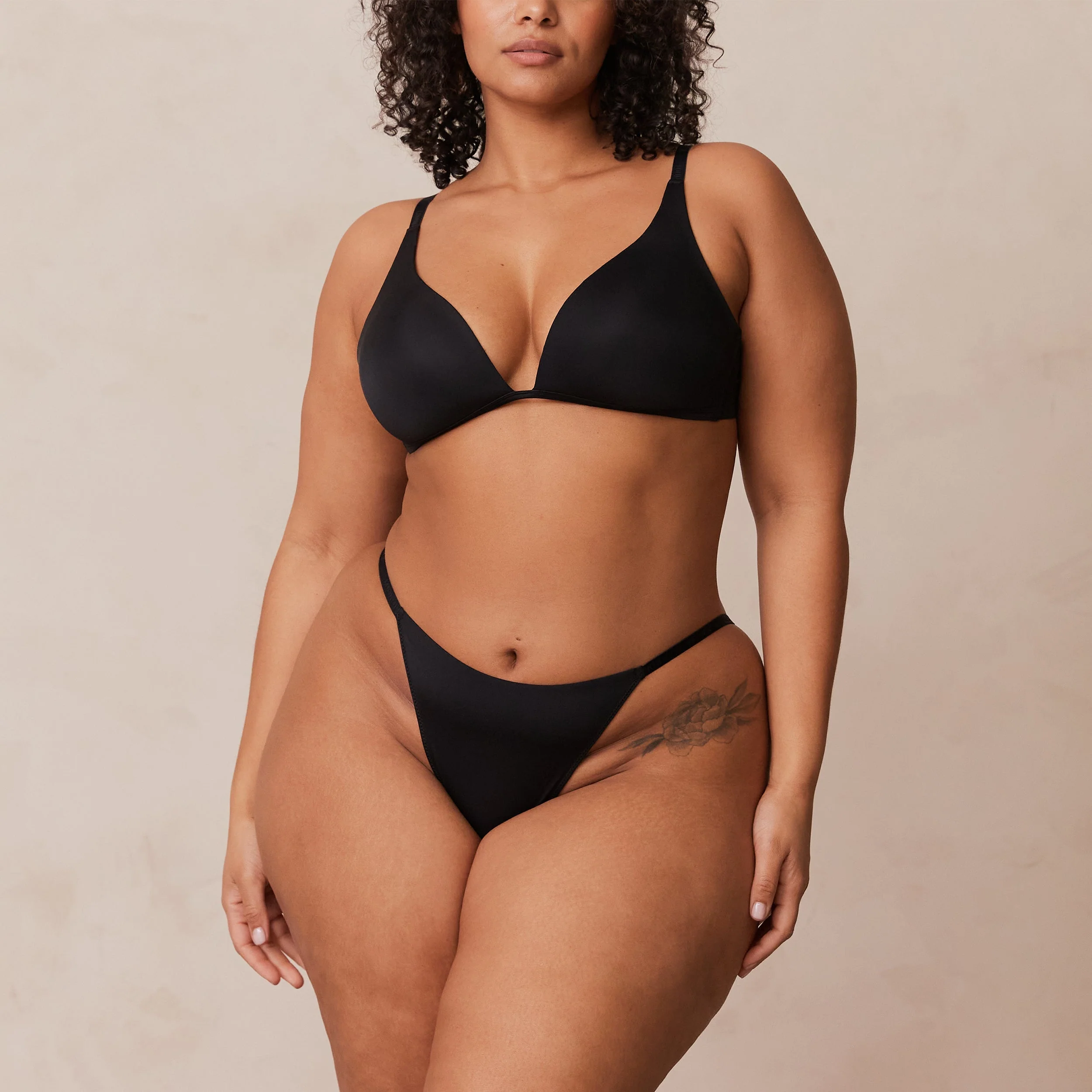 Light Non-Wired Plunge T-Shirt Bra - Black - Image 19