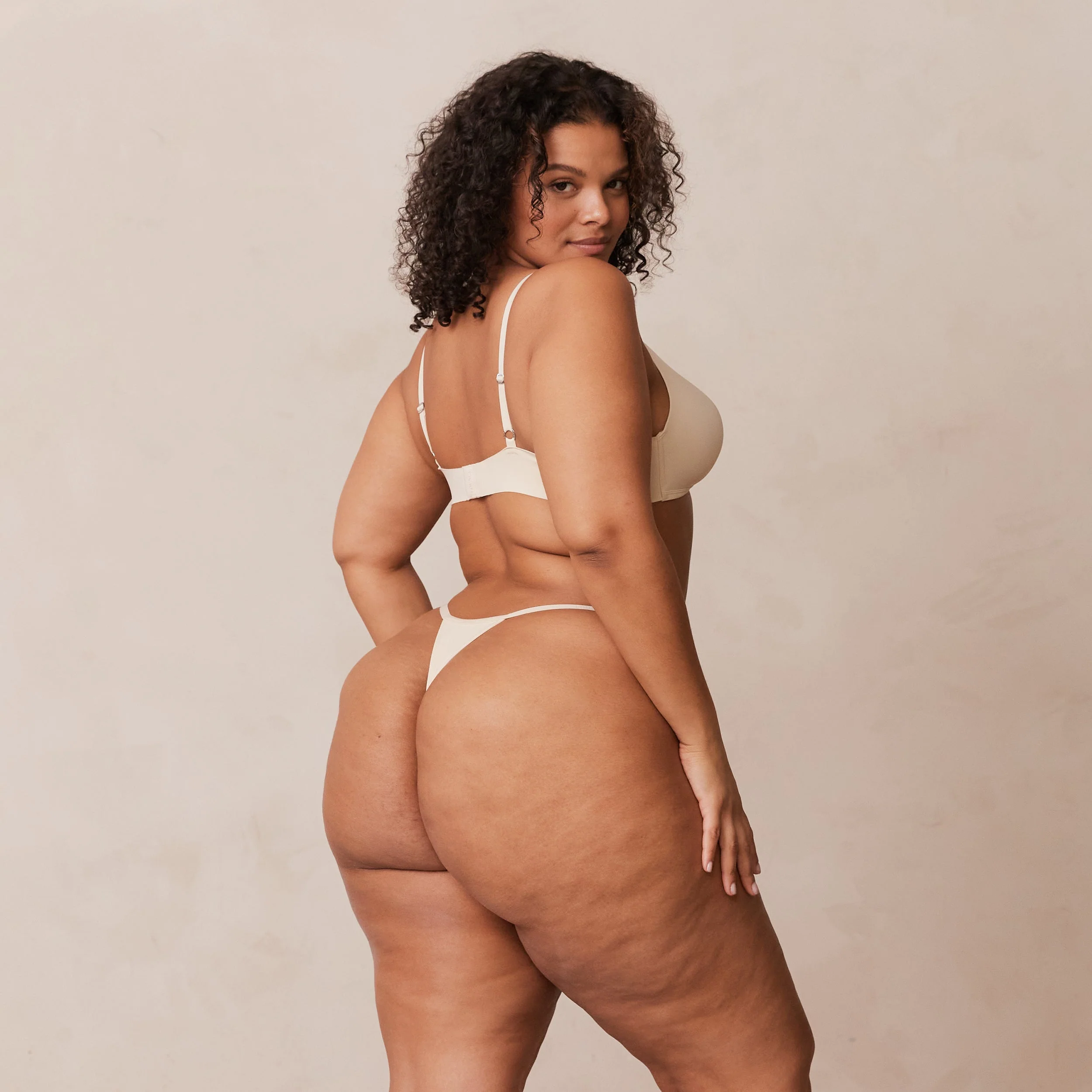 Light Non-Wired Plunge T-Shirt Bra - Latte - Image 8